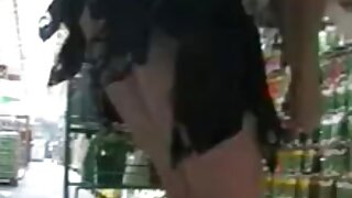 Vroča in poželjiva žena naredita hudičevo handjob in titjob,!prekleto vroče!