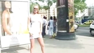 Svetlolasa gospodinja je hitro udarila v kuhinjo