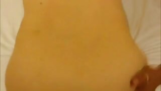 Prsata ženska se zabava