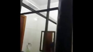 Sladka blondinka se razgali s svojim ljubimcem na kamero