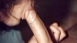 Precej rjavolaska dekle se močno zajebava v njeno ljubko rit do krempite