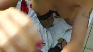 Rjavolaska se pred nami razgali