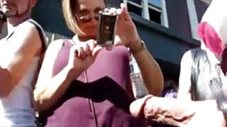 Vroča babe prevzame tiča