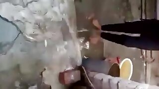 Puhasto Milf si napolni rit, medtem ko je na vrhu